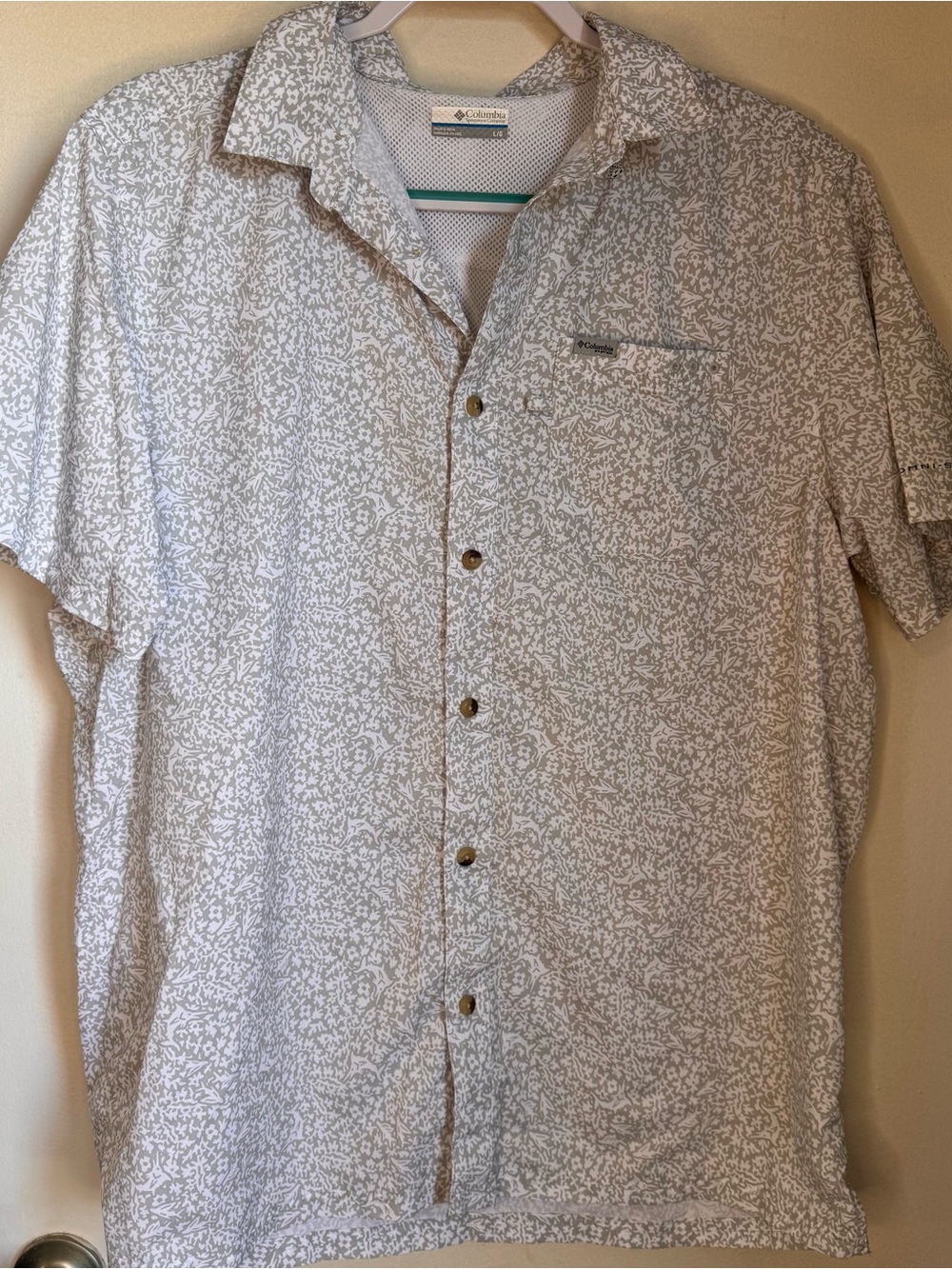 Columbia PFG Men’s White Grey Short-Sleeve Button-Up Shirt Performance Fishing